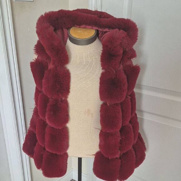 Women's Burgundy Faux Fur Vest With Hoodie - Picture 1 of 16